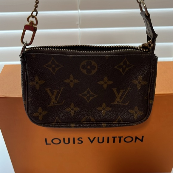 COPY - Louis Vuitton mini poch - Picture 2 of 16